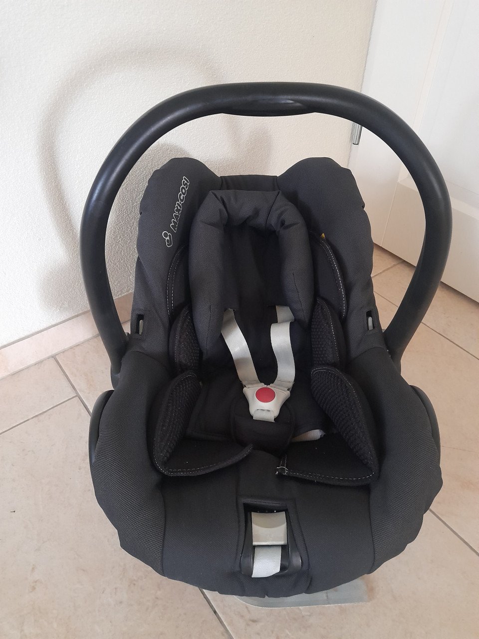Maxi - cosi autostoel ( 0 / 9 mnd. )  in goede nette staat !