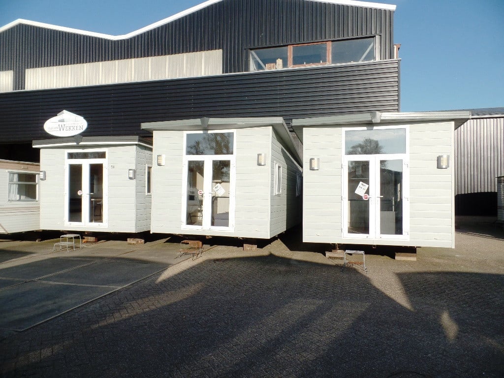 Compacte stacaravans en chalets voor kleine kavel te koop