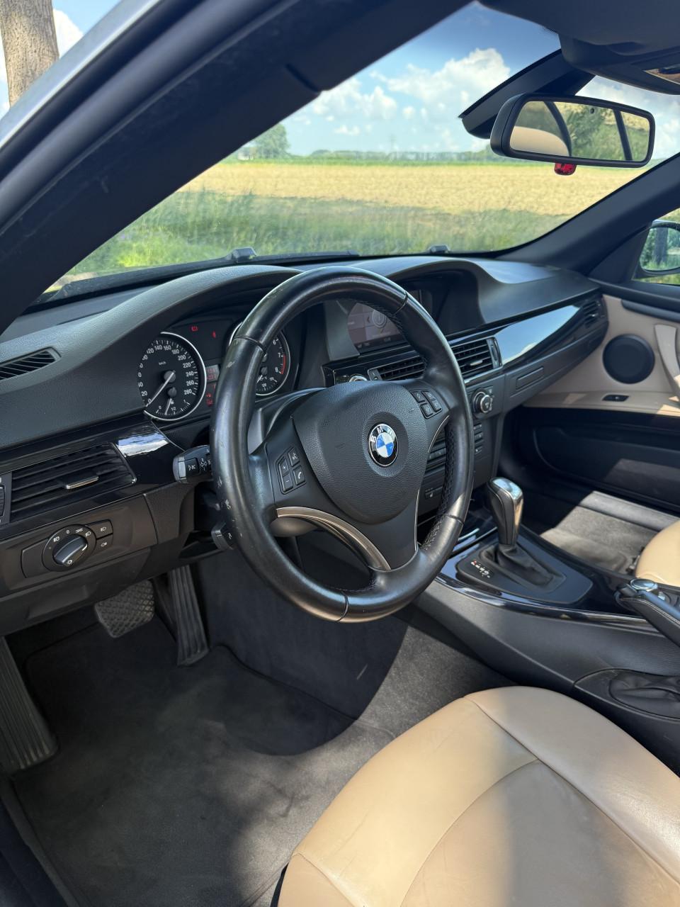 BMW 325i Cabrio (E93) Automaat | 145.000 km | Nieuwe APK | Trekhaak
