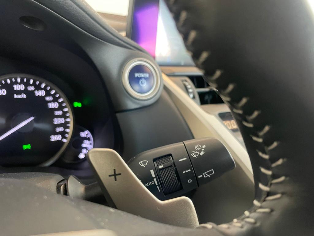 Lexus Nx 300h awd business line