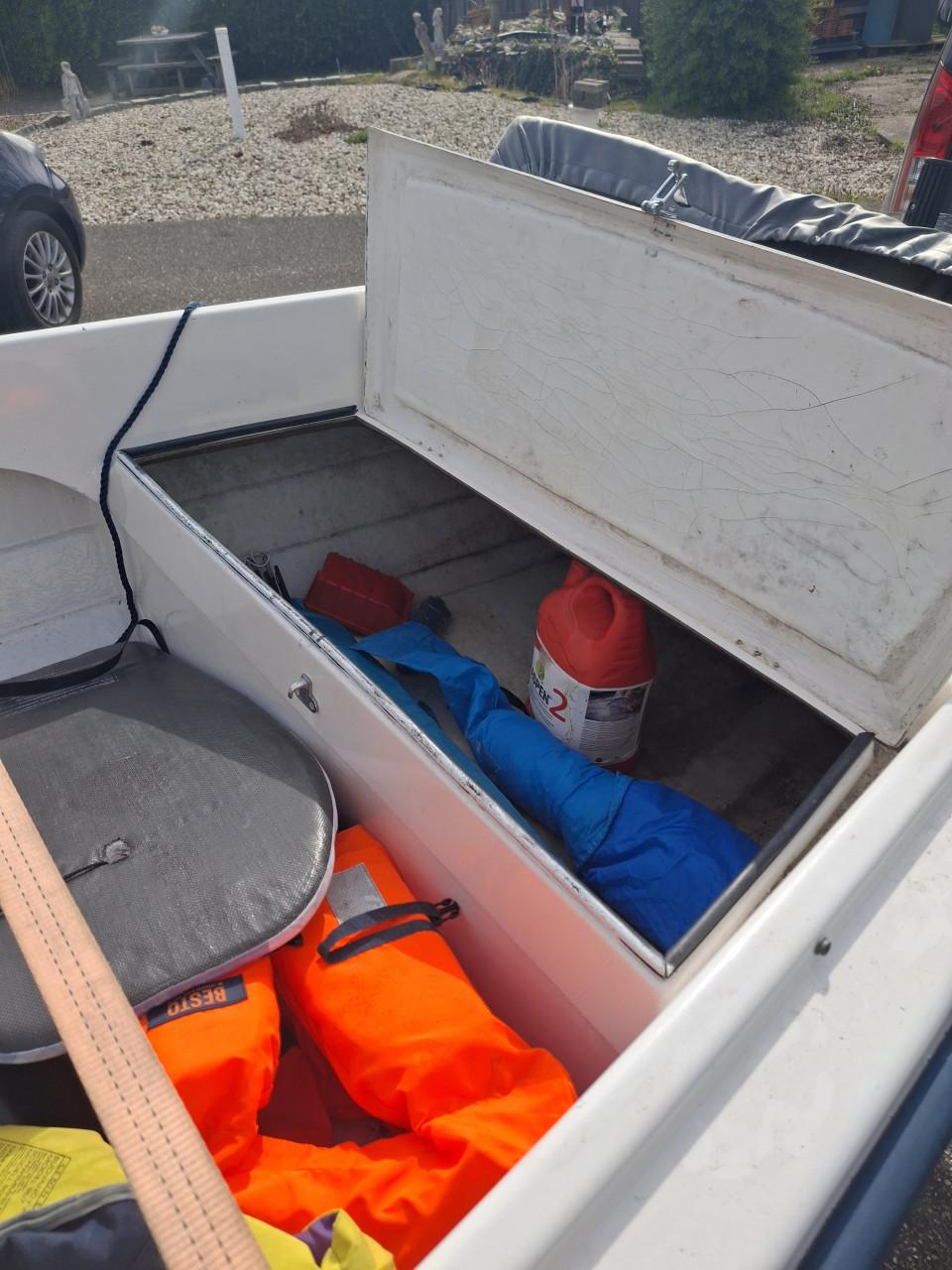 Motorboot met trailer en 15pk Tohatsu motor