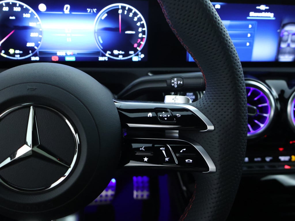Mercedes-Benz A-Klasse 250 e business solution amg | nightpakket | parkeerp