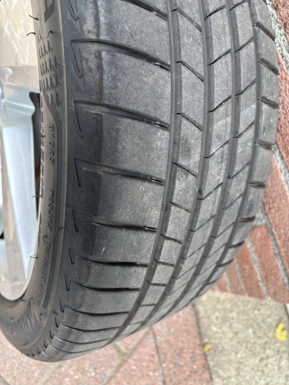 Set originele VW Golf 8 velgen, model Richmond met Bridgestone zomerbanden