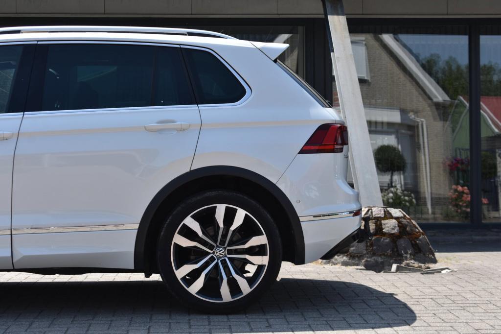 Volkswagen Tiguan 1.5 tsi act r-line | trekhaak | camera | stoelverwarming 