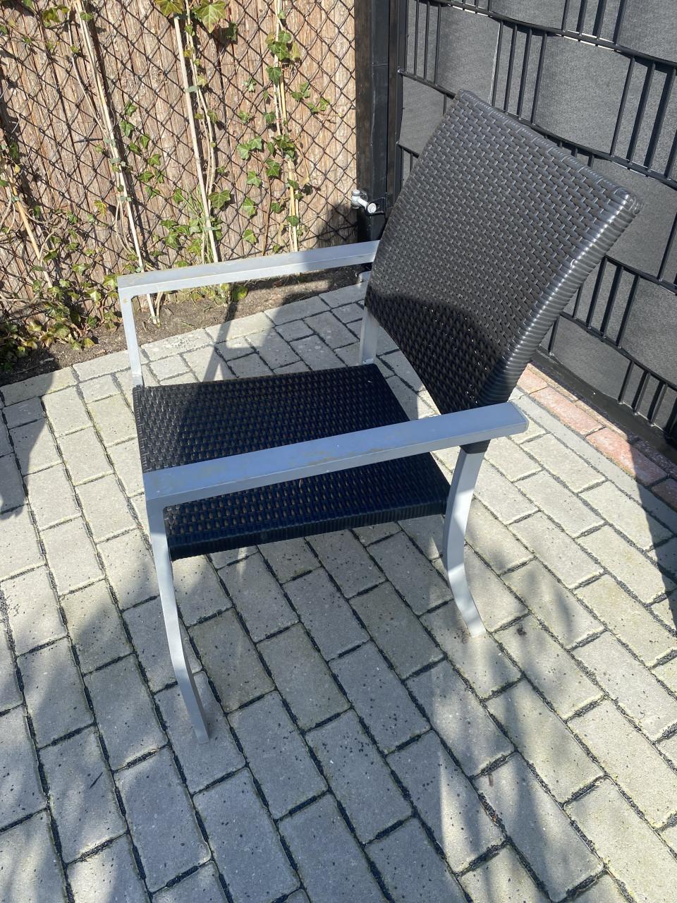 4 stapelbare aluminium stoelen