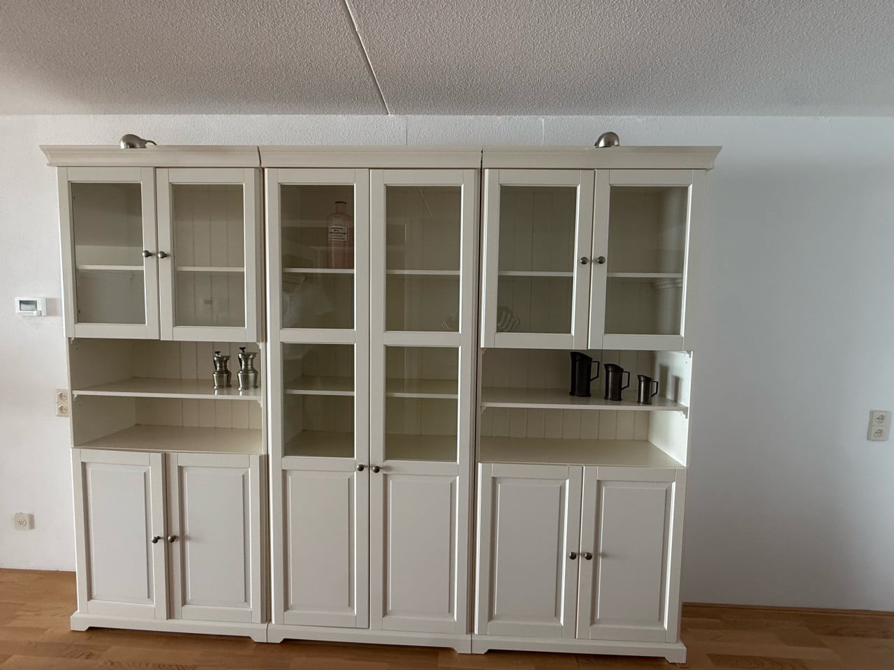 Gratis 3 witte ikea vitrine kasten met verlichting