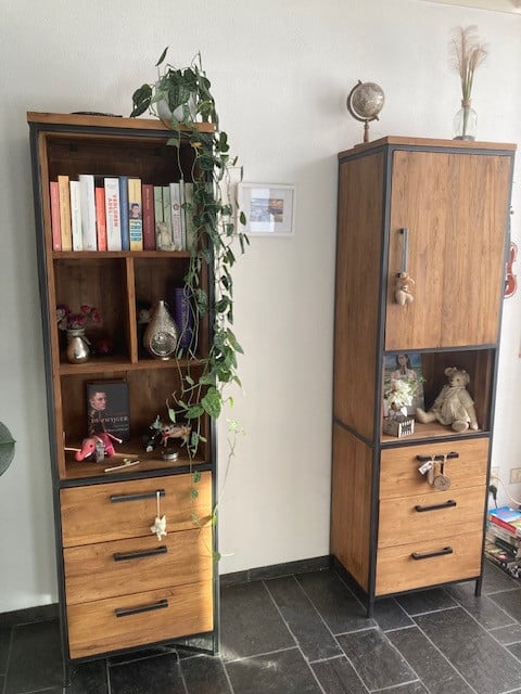 Twee mango houten kasten 190x55x40