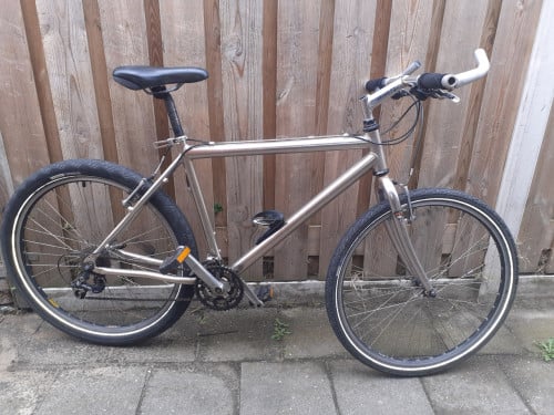 2 x Mountainbikes * UNO *........&......XTINGI  * 29 inch *