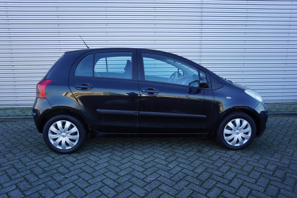 Toyota Yaris 1.3 vvti sol airco / elektr. ramen / parkeersens.