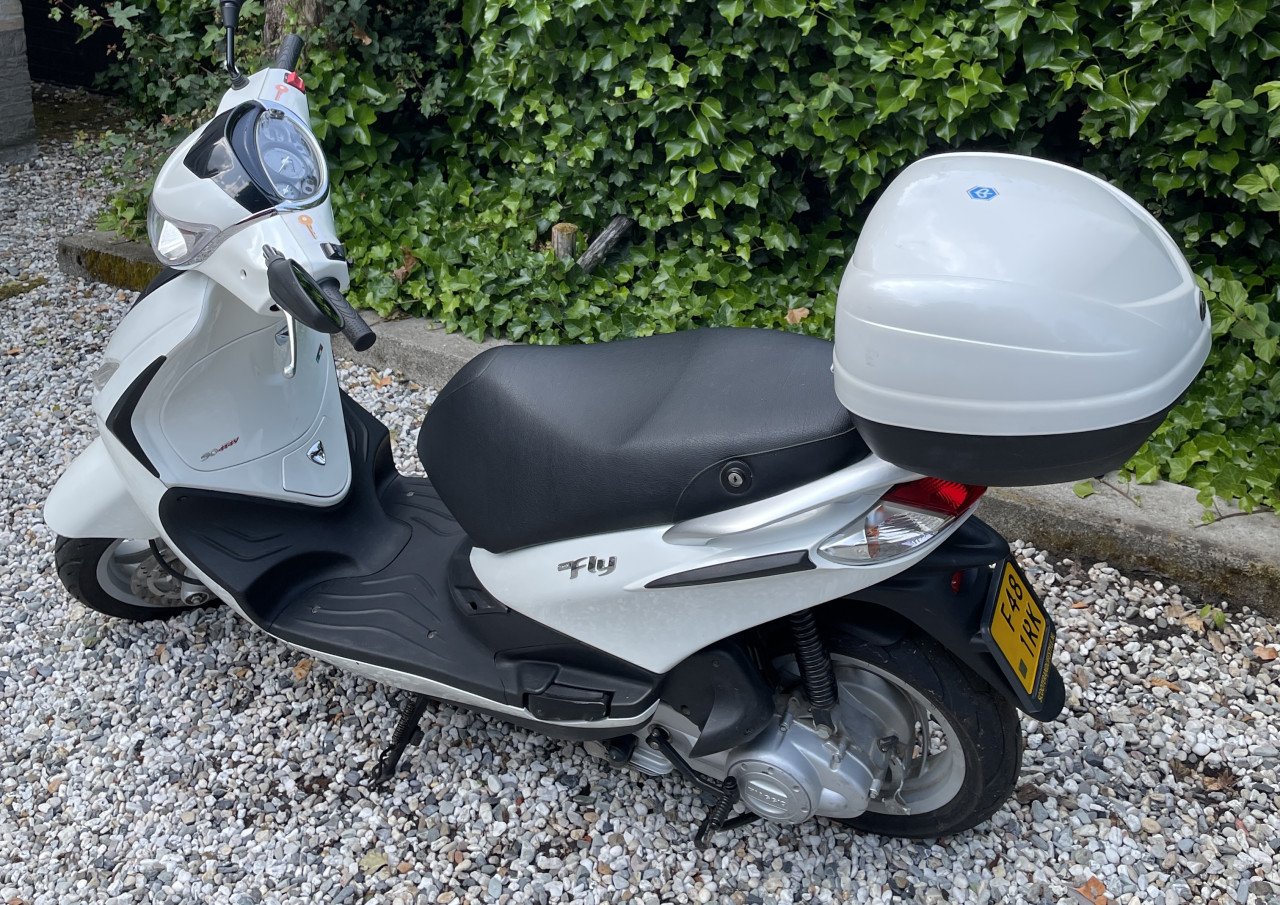 Piaggio Fly 4T-4V Scooter