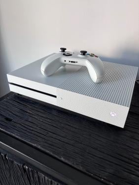 XBOX ONE 1TB