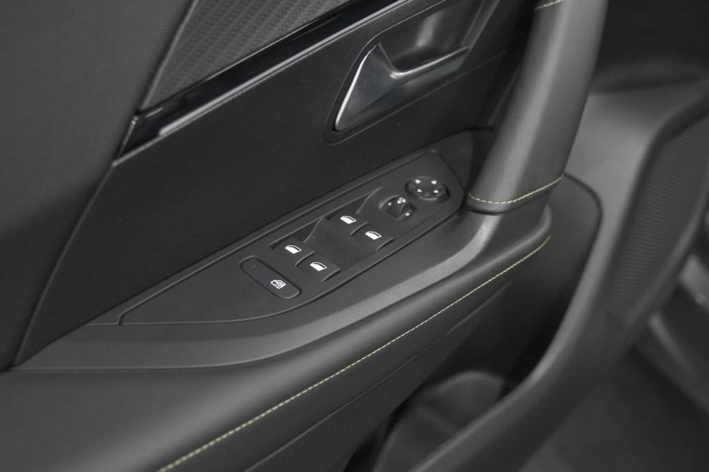 Peugeot 2008 puretech 130 gt pack | leer-pakket | dodehoekdetectie | camera