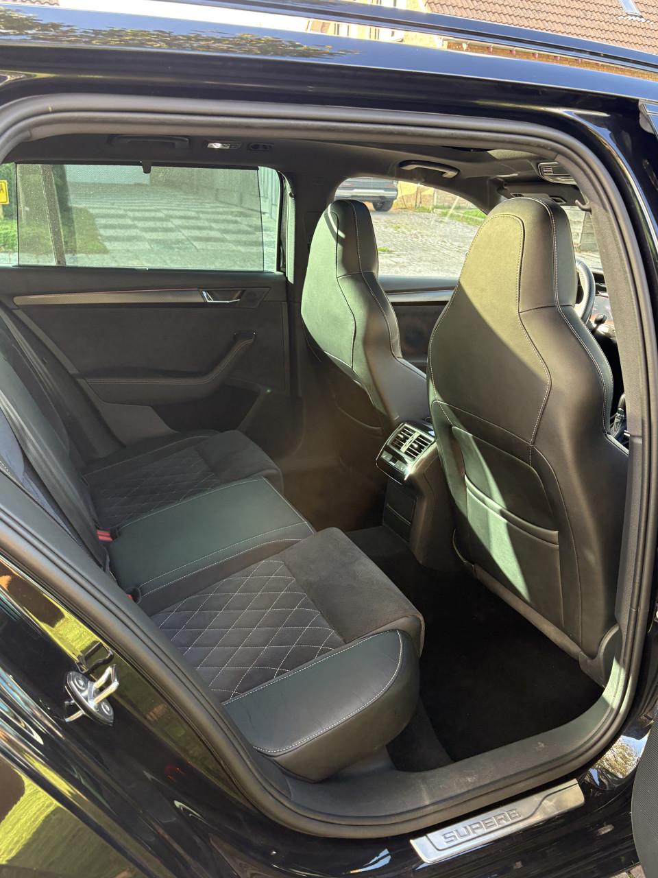 Skoda Superb IV Sportline Vol optie met winterset