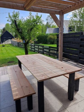 NIEUWE TUINSET MET TAFEL EN 2 BANKEN IN DOUGLAS HOUT