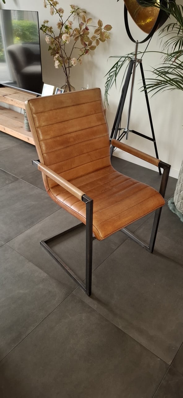 Eettafel met 6 stoelen