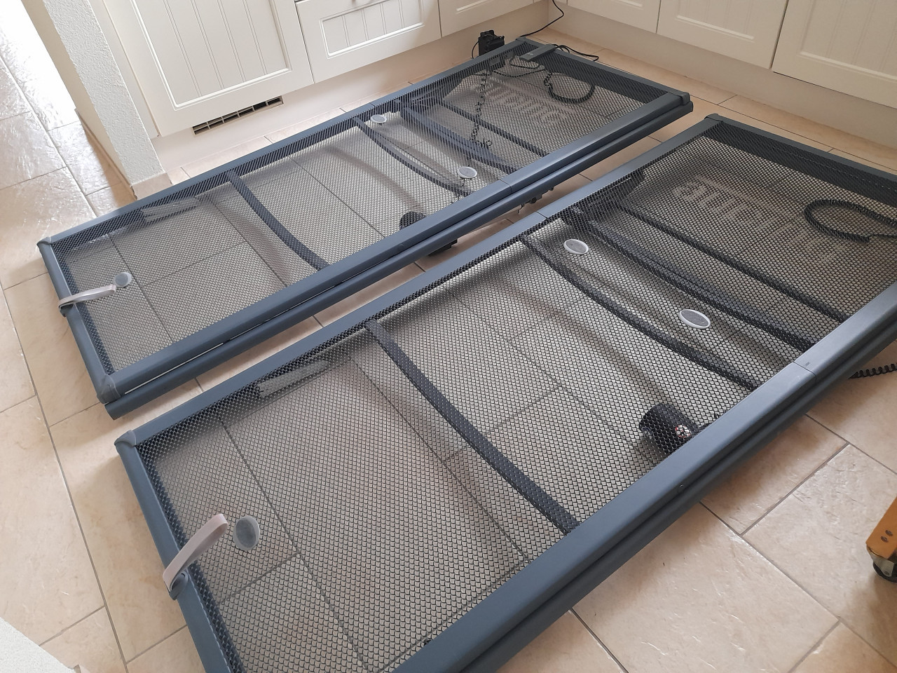 2 Elektrisch verstelbare Auping spiraal bodems ( 90 x 200 ) in goede staat!