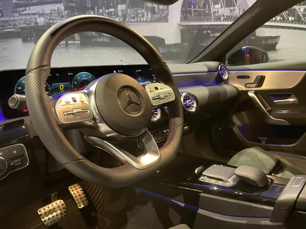 Mercedes-Benz A-Klasse 180 business solution amg *nl auto*led*pano*camera*