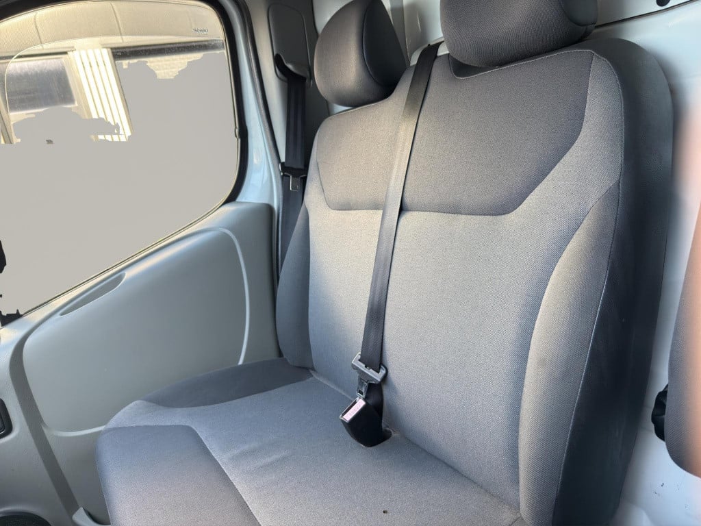 Renault Trafic 2.0 dci t29 l1h1 airco cruise navi 3 zits
