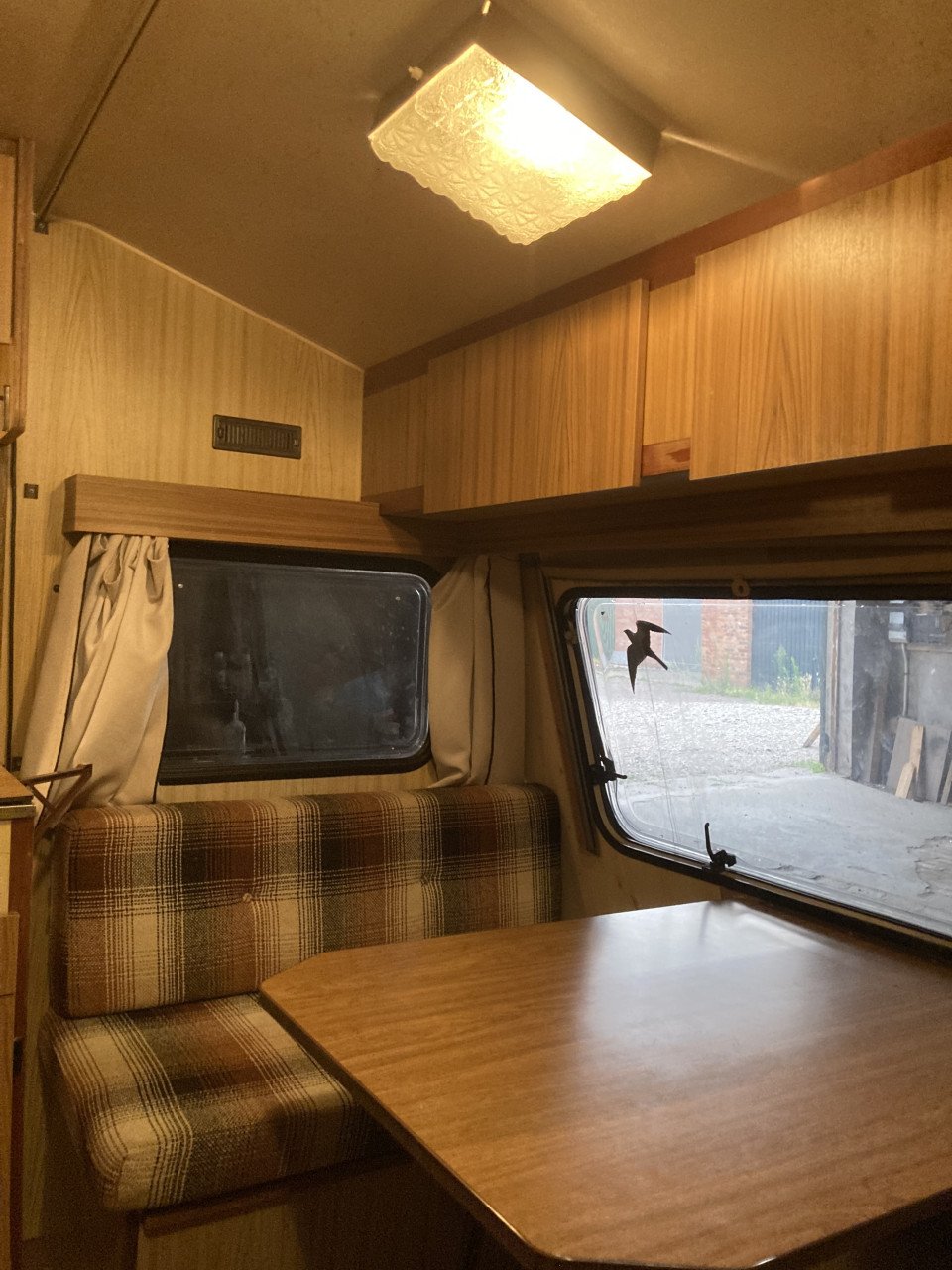 Caravan Chateau met voortent en eigen kenteken!!