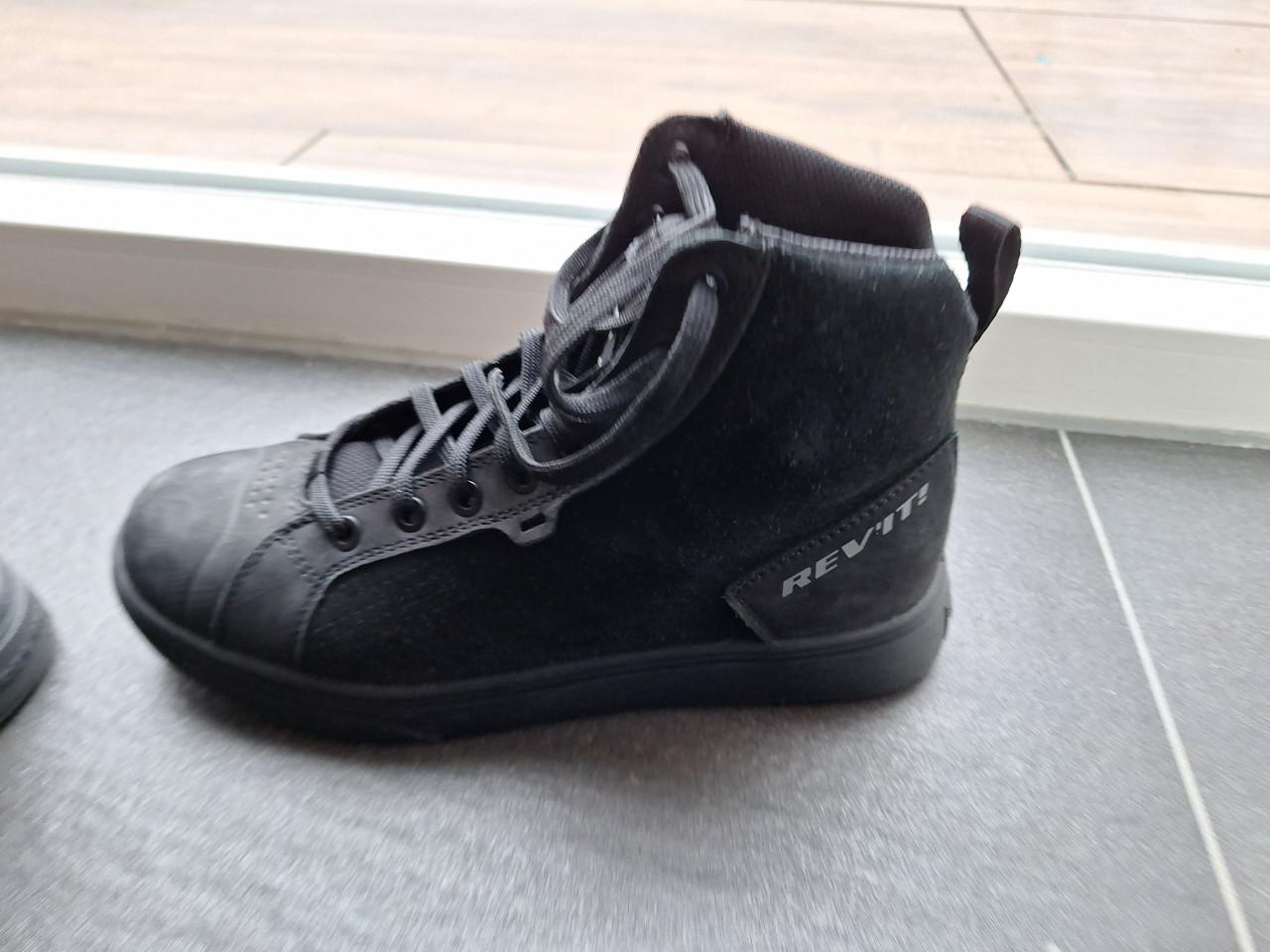 Motorlaarsjes maat 39 maar valt klein uit [38]