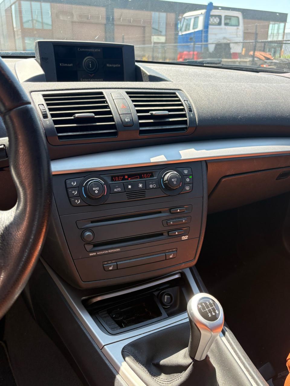 BMW 120i Grijs