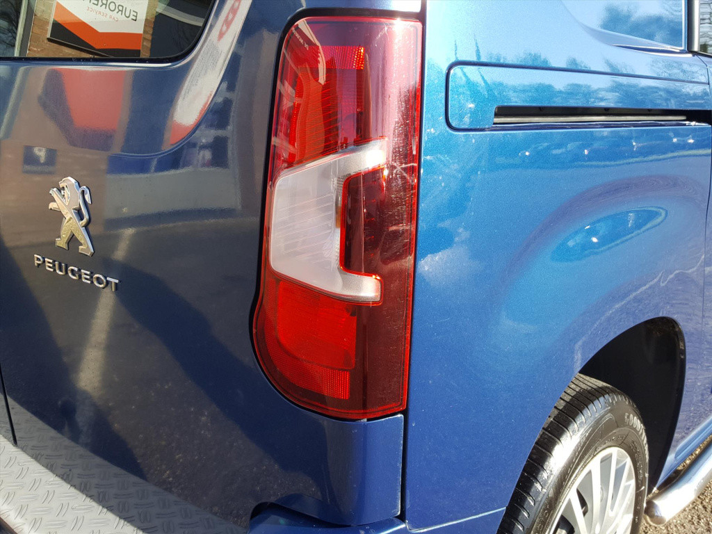 Peugeot Partner premium 1.5 bluehdi 100pk 650kg pack look | trekhaak | navi