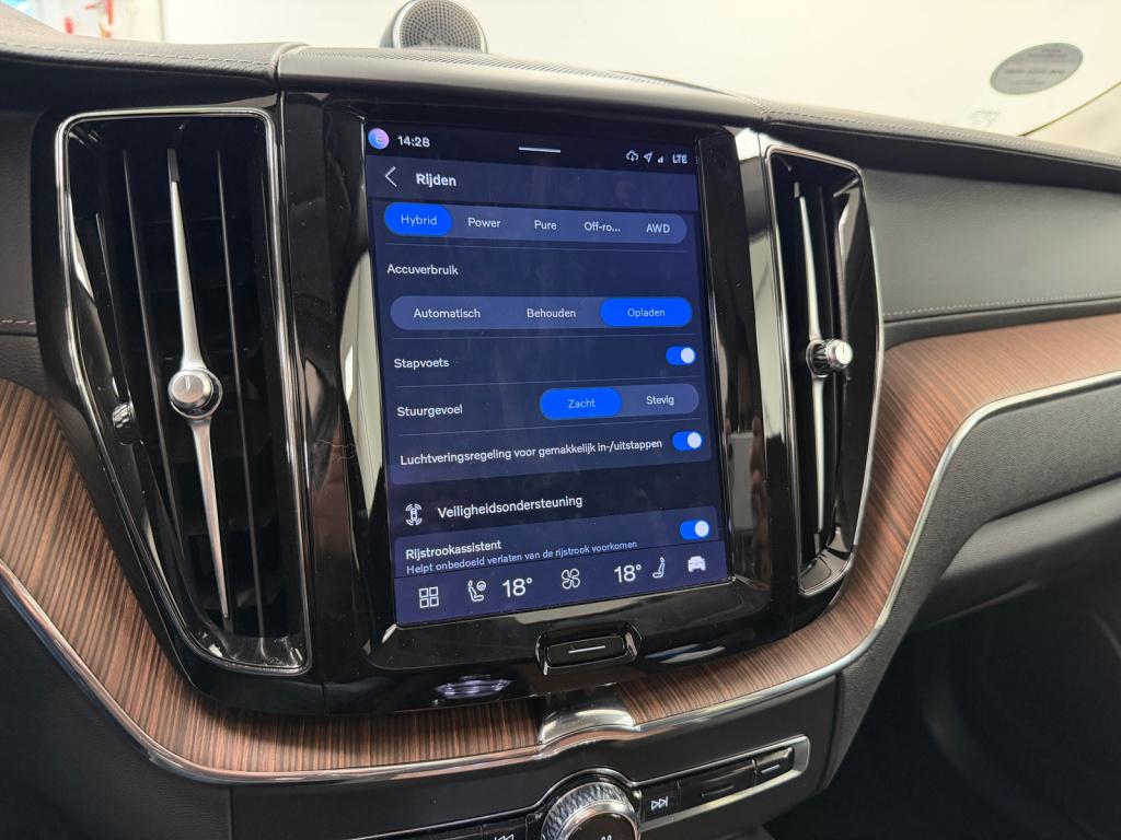 Volvo XC60 2.0 t8 plug-in hybrid awd ultimate dark | bowers&wilkins | lucht