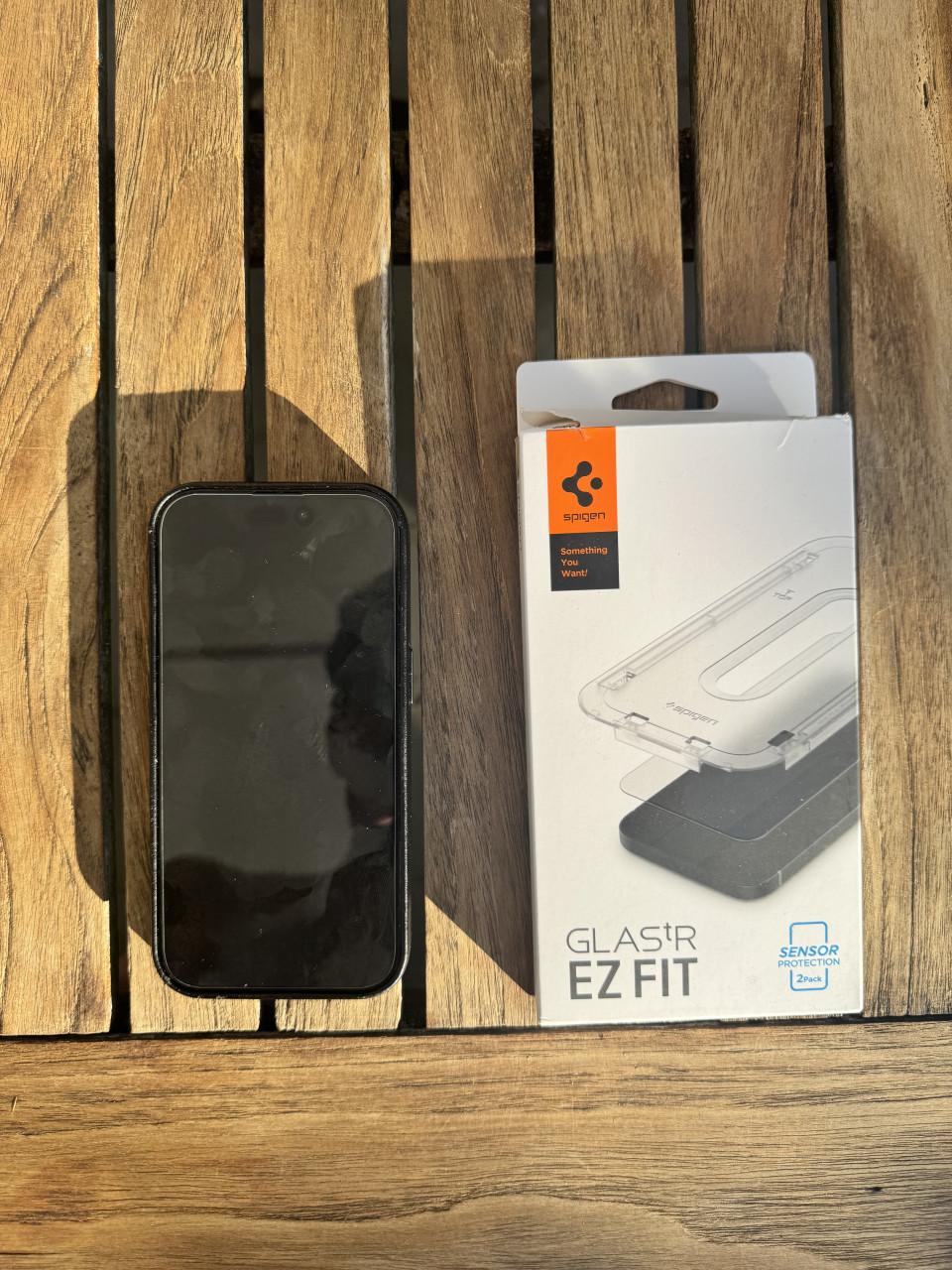 IPhone 14 Pro 128GB + Apple Case + Spigen Screenprotector