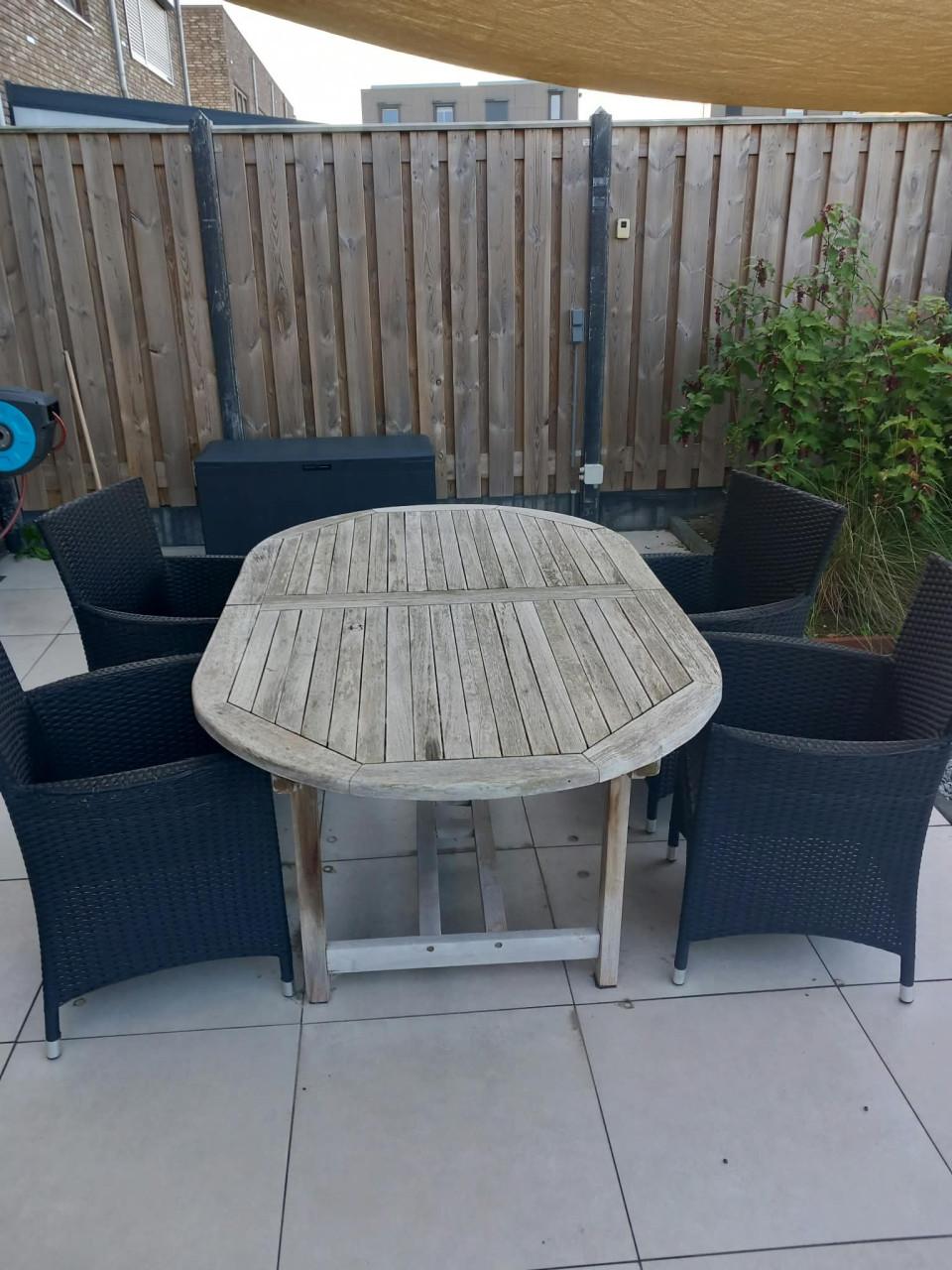 Teak tuintafel met stoeltjes