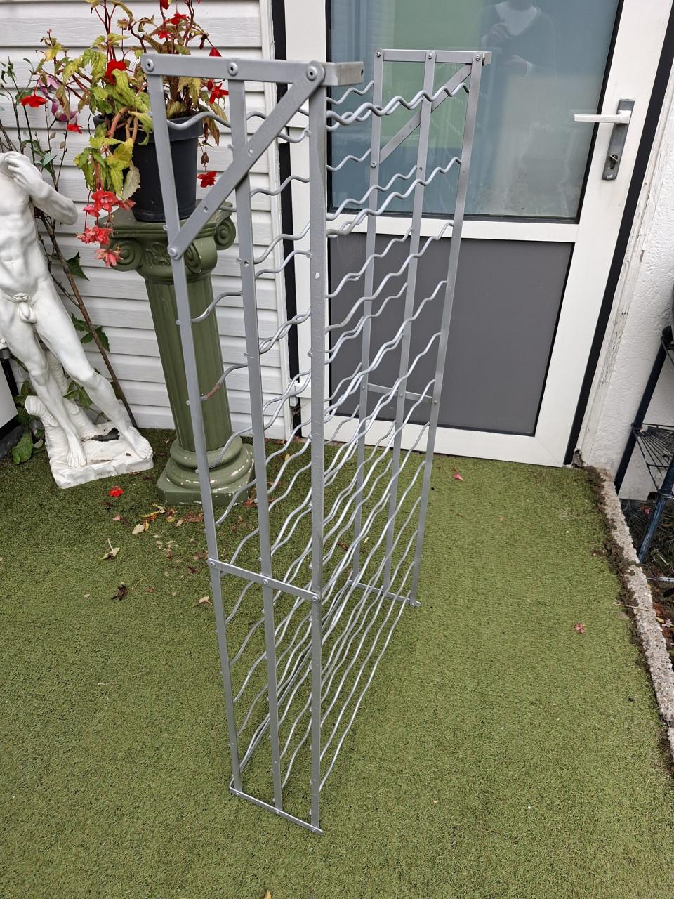 Groot en solide (wijn)flessenrek voor 72 flessen