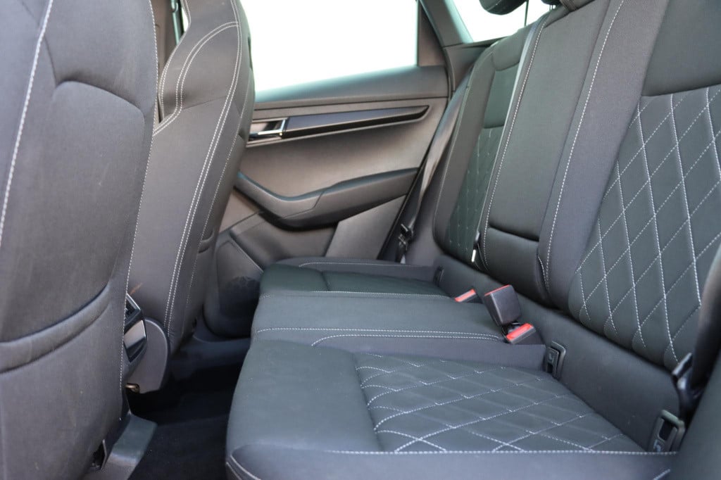 Skoda Karoq 1.5 tsi sportline business 150pk dsg7