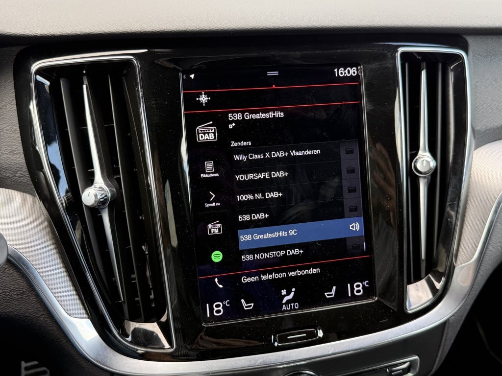 Volvo V60 t6 340pk recharge r-design| adap.cruise| trekhaak| camera| h&k s