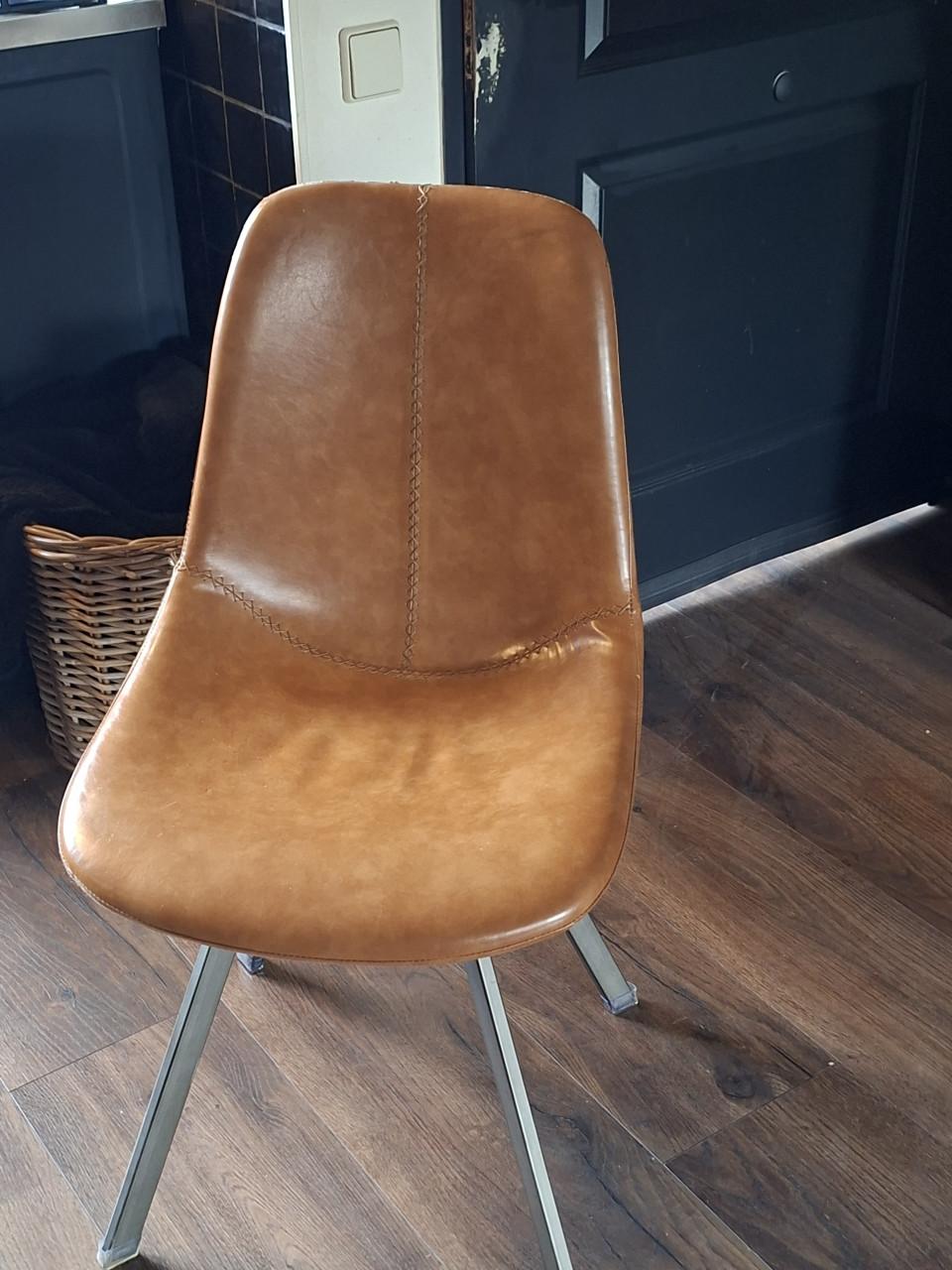Ronde mangohouten eethoek met stalen onderstel. 0