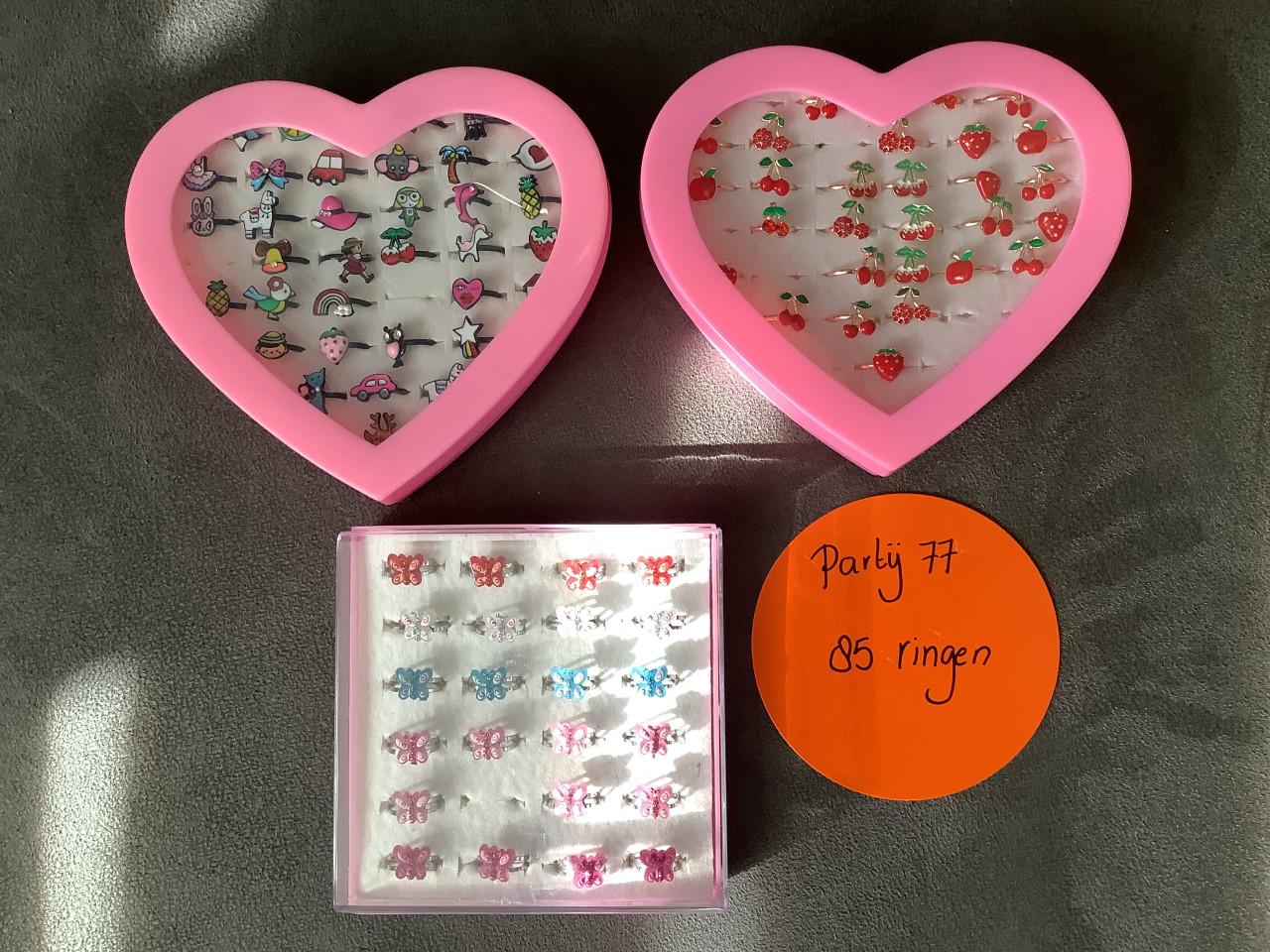 Partij leuke kinderringen. ( partij 77)