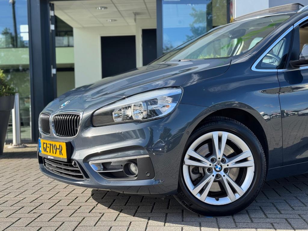 BMW 2-serie gran tourer 220i luxury 7p. * trekhaak * leer * panoramadak * n