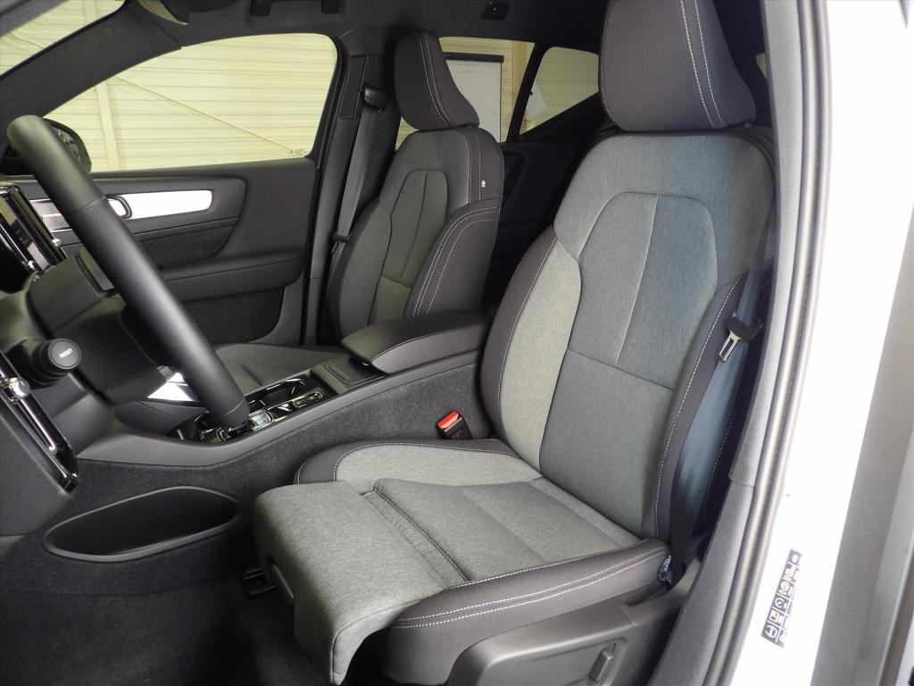 Volvo XC40 b3 163pk mild hybrid aut plus dark