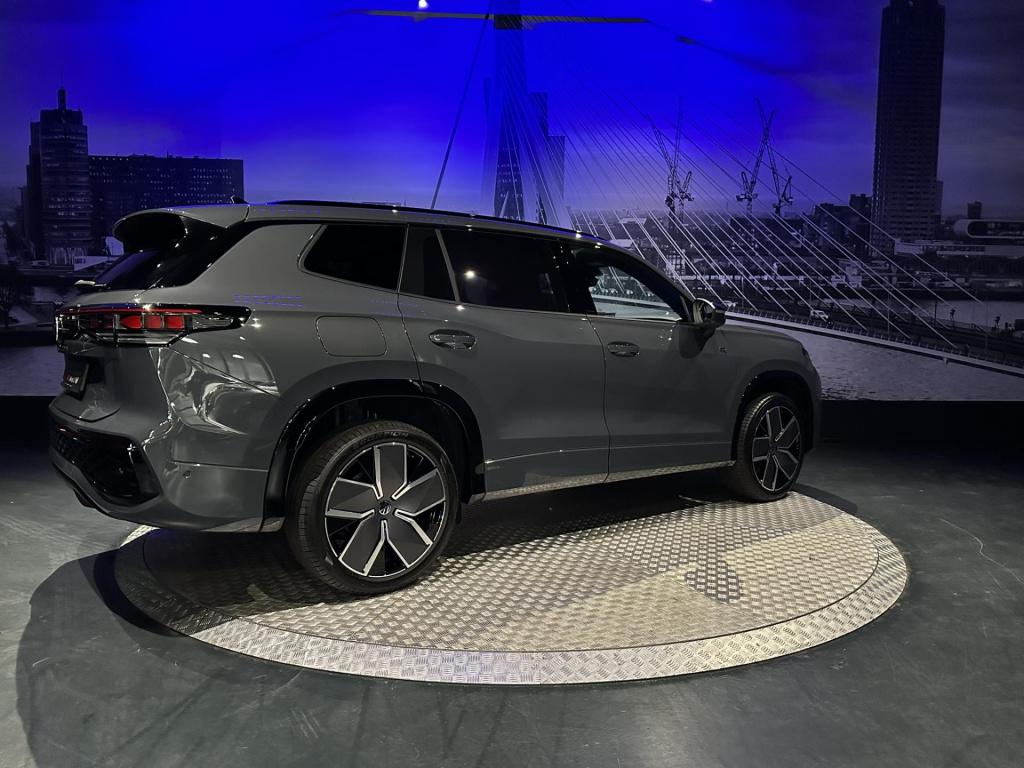 Volkswagen Tayron 1.5 ehybrid r-line edition *pano*keyless*blackstyle*