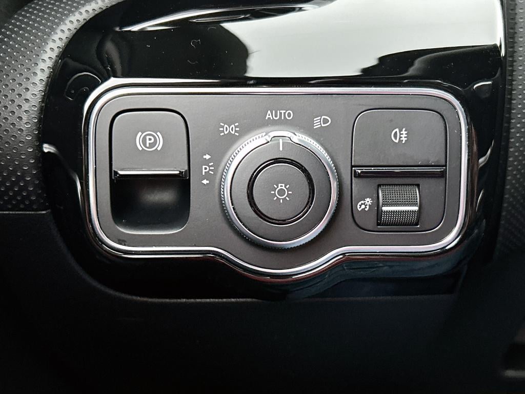 Mercedes-Benz A-Klasse 180 business solution amg | amg line | stoelverwarmi