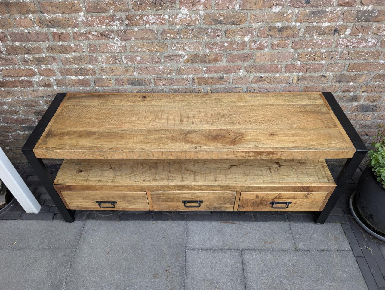 Mangohouten tv meubel