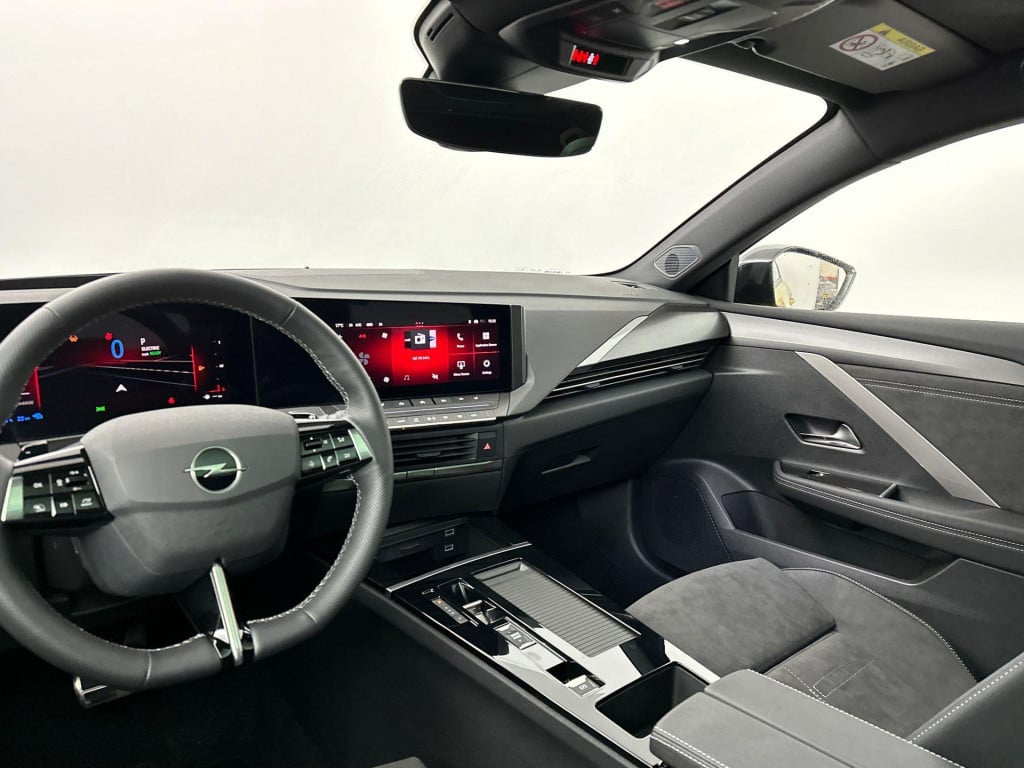 Opel Astra 1.6 turbo plug in hybrid ultimate | voorraadmodel | snel rijden 