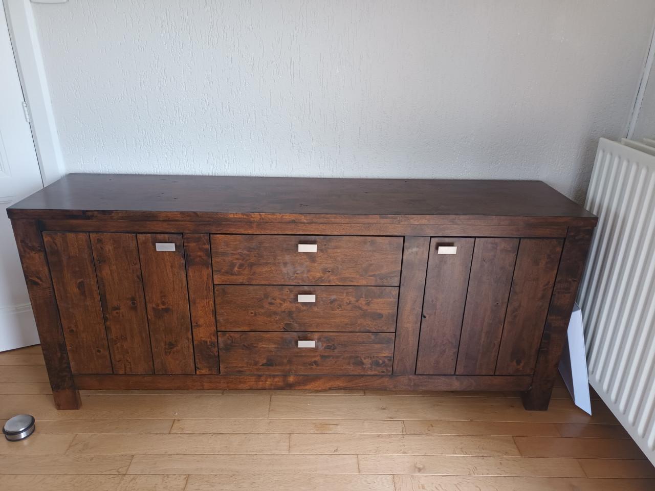 Eettafel, salontafel, eetkamer stoelen, dressoir
