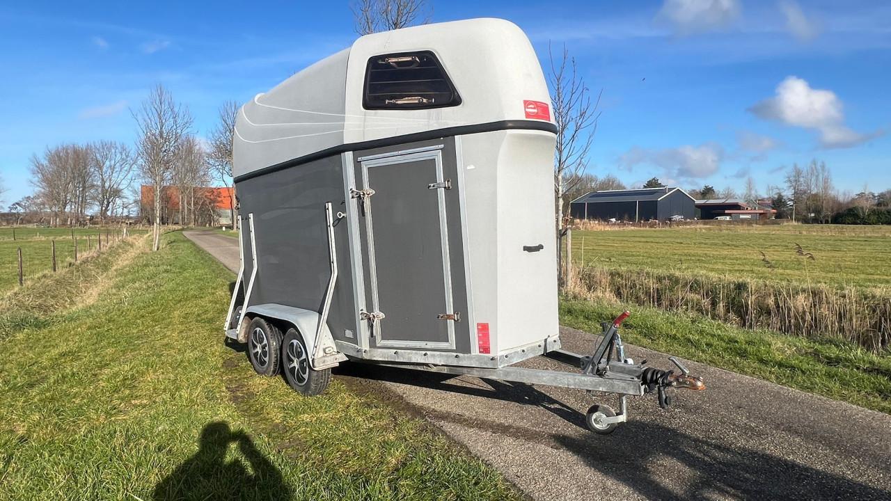 Prachtige goed onderhouden 1,5 paard trailer