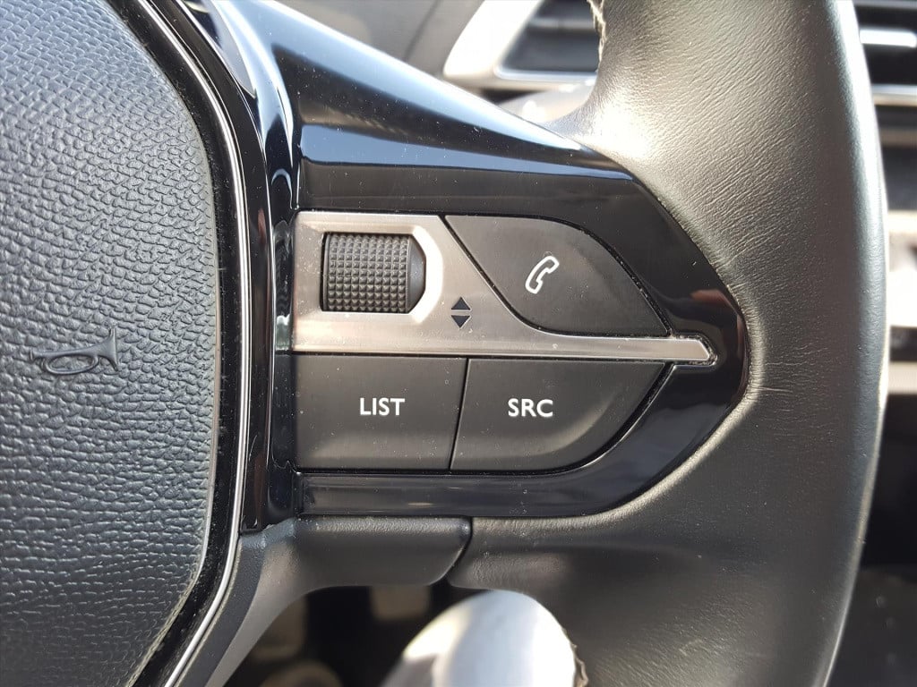Peugeot 3008 1.2pt 130pk allure trekhaak | navi | apple carplay & android a