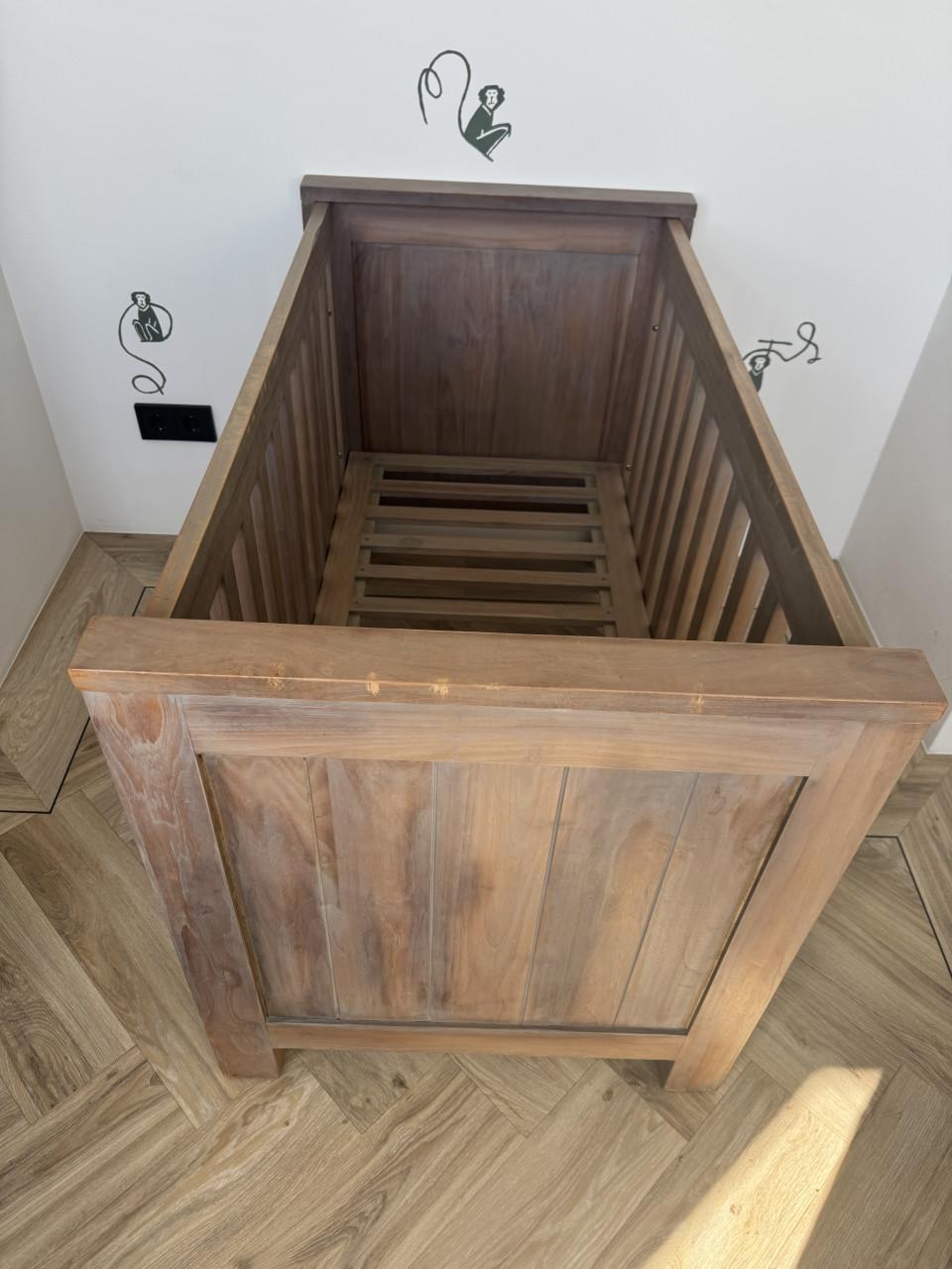 Babykamer, ledikant, commode en kast