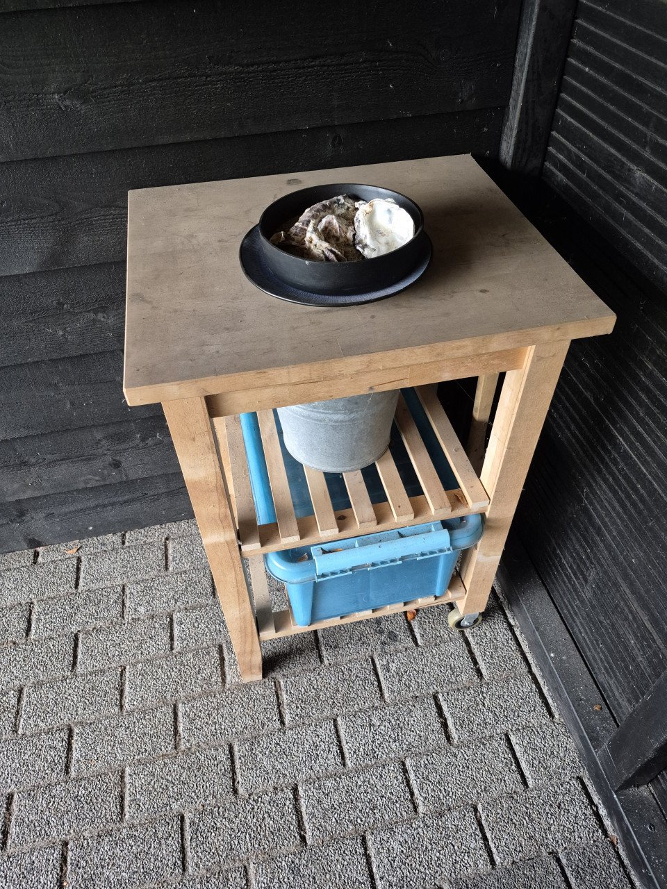 Keukentafel buiten (gereserveerd)