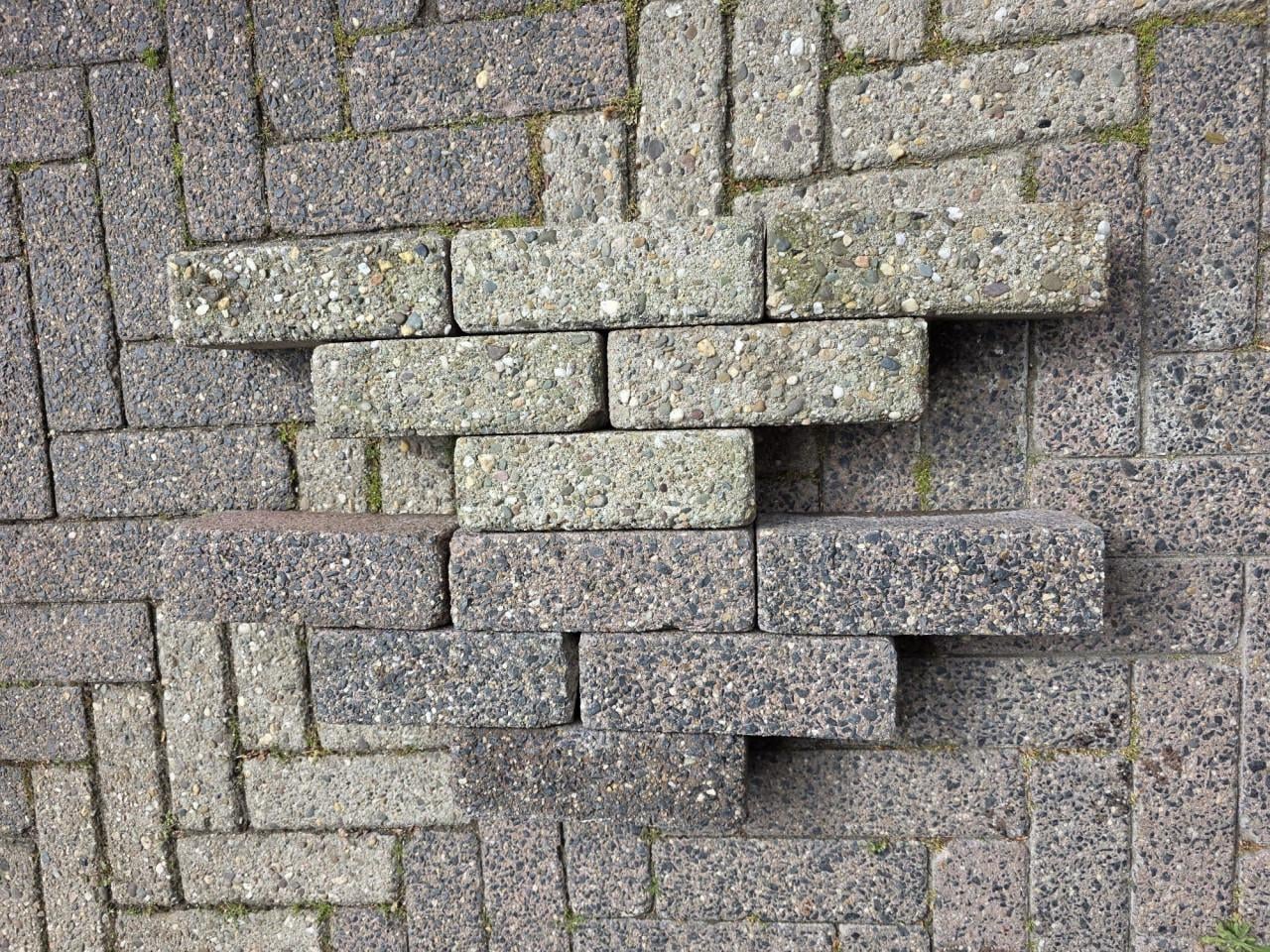 Gratis betonnen straatstenen +- 50m2 dikformaat