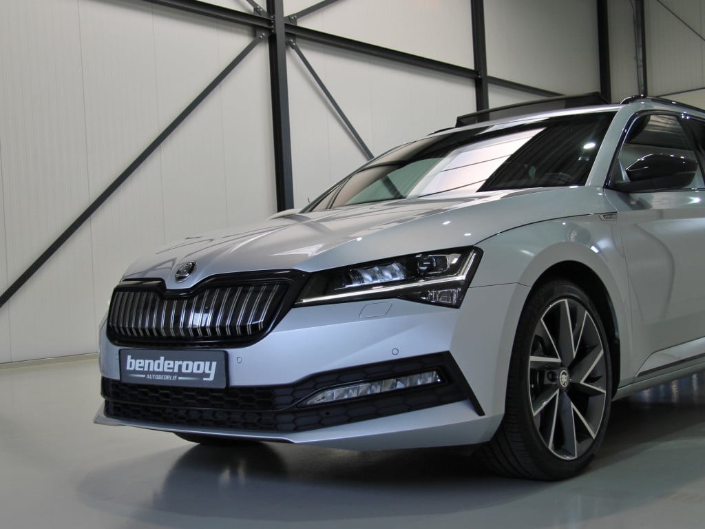 Skoda Superb combi 1.4 tsi iv 218pk sportline | pano dak | trekhaak
