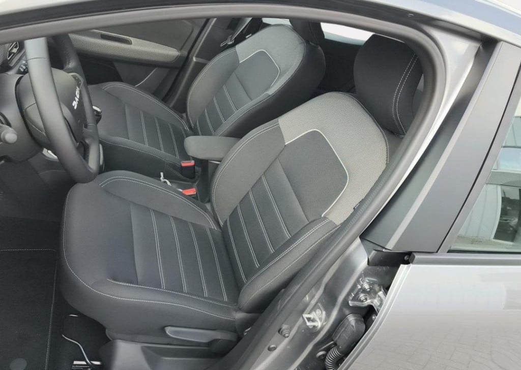 Dacia Sandero 1.0 tce 100 eco-g journey - demo