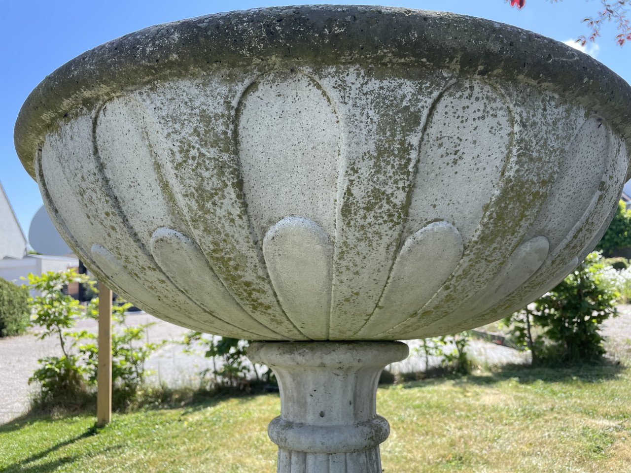 Vogeldrinkbak tuinbeeld