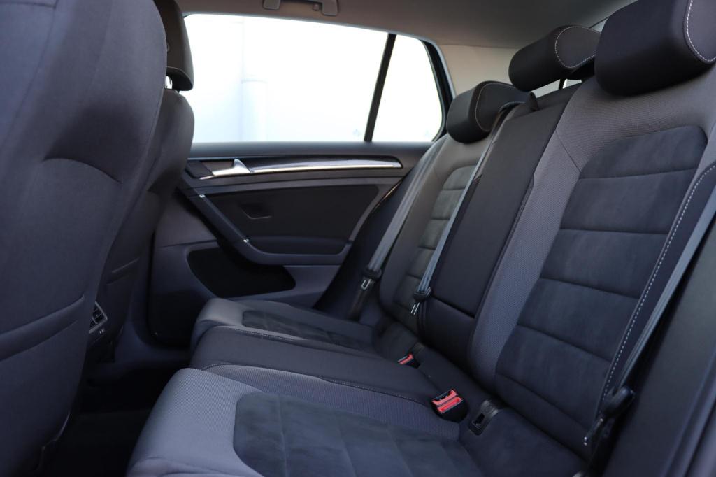 Volkswagen Golf 1.5 tsi highline 130pk dsg7